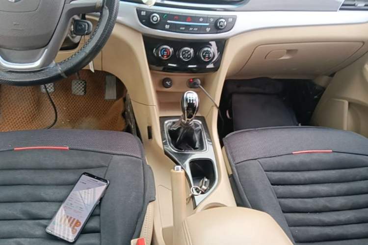 Used Baojun 730 2016 1.5L Manual Comfort Version 7 Seats China V Emission Standard Gear Lever