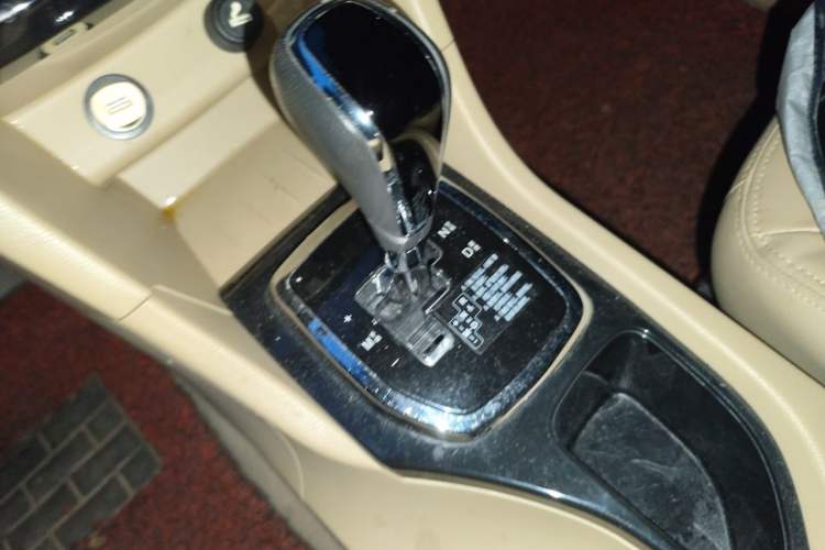 Used Baojun 730 2016 1.8L iAMT Comfort Version 7 Seats Gear Lever