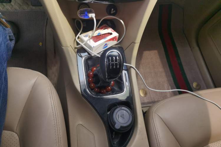 Used Baojun 730 2016 1.5L Manual Comfort Version 7 Seats China V Emission Standard Gear Lever