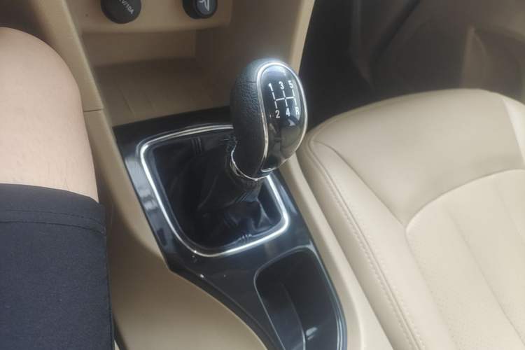 Used Baojun 730 2016 1.5L Manual Comfort Version 7 Seats China V Emission Standard Gear Lever