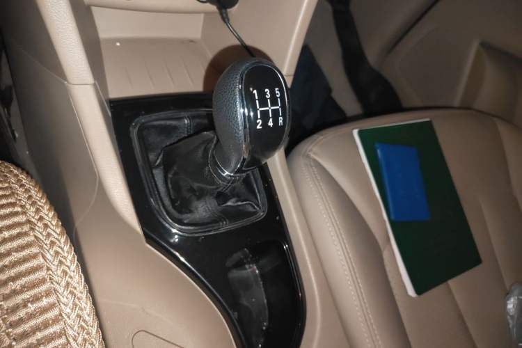 Used Baojun 730 2016 1.5L Manual Comfort Version 7 Seats China V Emission Standard Gear Lever