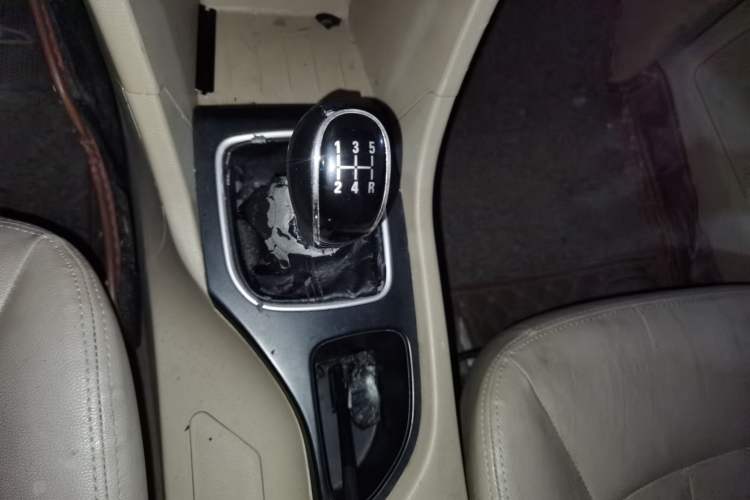 Used Baojun 730 2016 1.5L Manual Value Edition 7 Seats China V Emission Standard Gear Lever