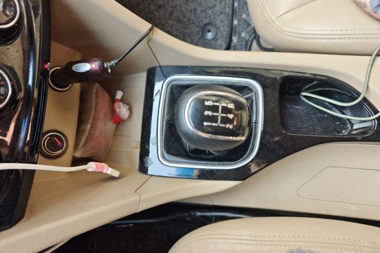 Used Baojun 730 2016 1.5L Manual Comfort Version 7 Seats China V Emission Standard Gear Lever