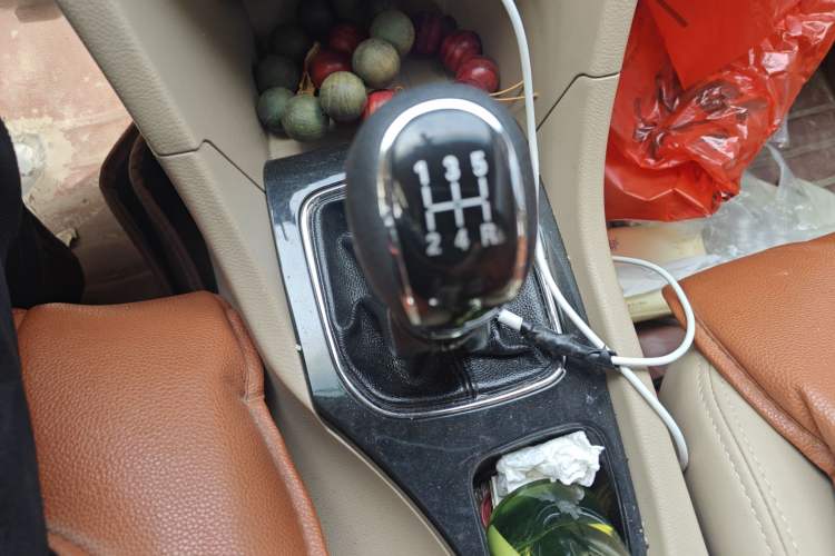 Used Baojun 730 2016 1.5L Manual Comfort Version 7 Seats China V Emission Standard Gear Lever