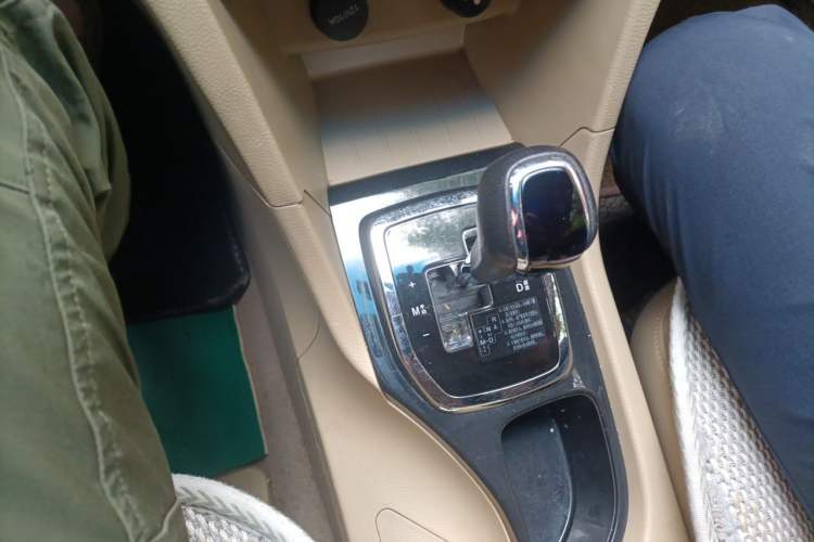 Used Baojun 730 2016 1.8L iAMT Luxury Model 7 Seats Gear Lever