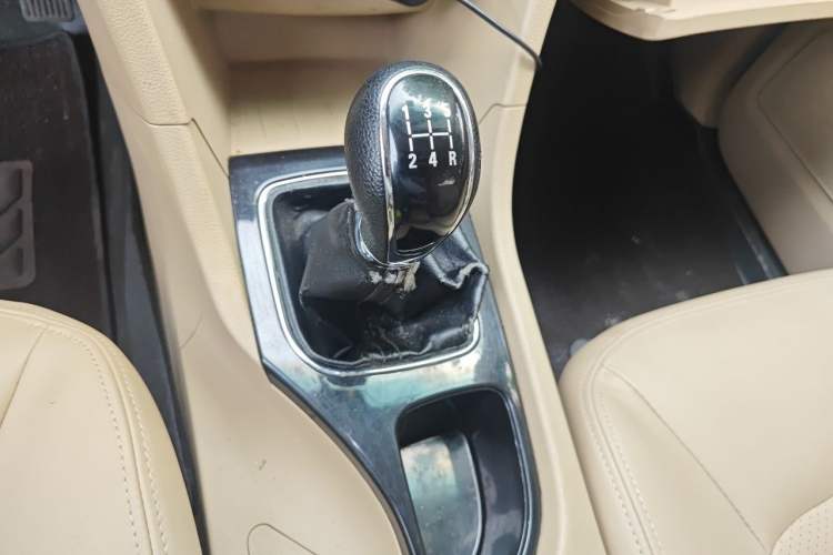 Used Baojun 730 2016 1.5L Manual Comfort Version 7 Seats China V Emission Standard Gear Lever