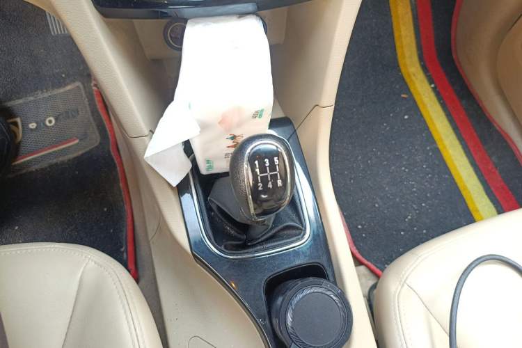 Used Baojun 730 2016 1.5L Manual Comfort Version 7 Seats China V Emission Standard Gear Lever