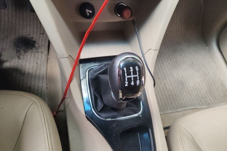 Used Baojun 730 2016 1.5L Manual Comfort Version 7 Seats China V Emission Standard Gear Lever