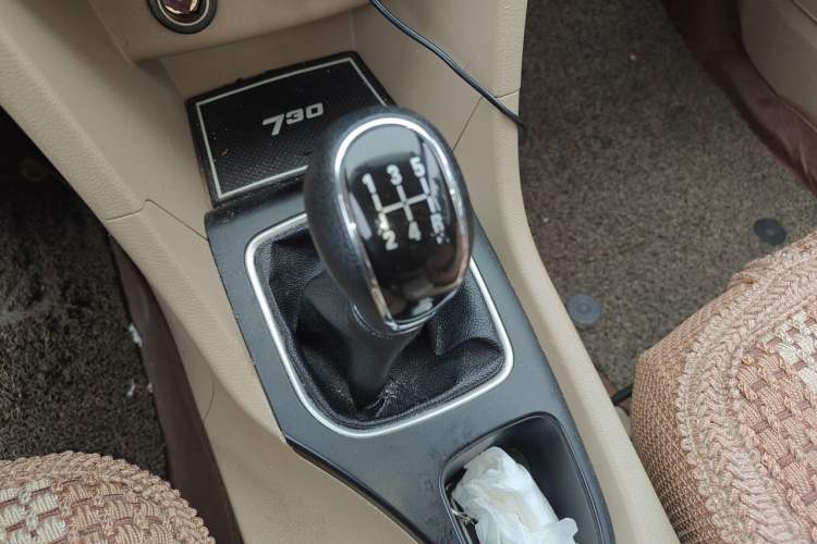Used Baojun 730 2016 Revised 1.5L Manual Standard Version 7 Seats China V Emission Standard Gear Lever