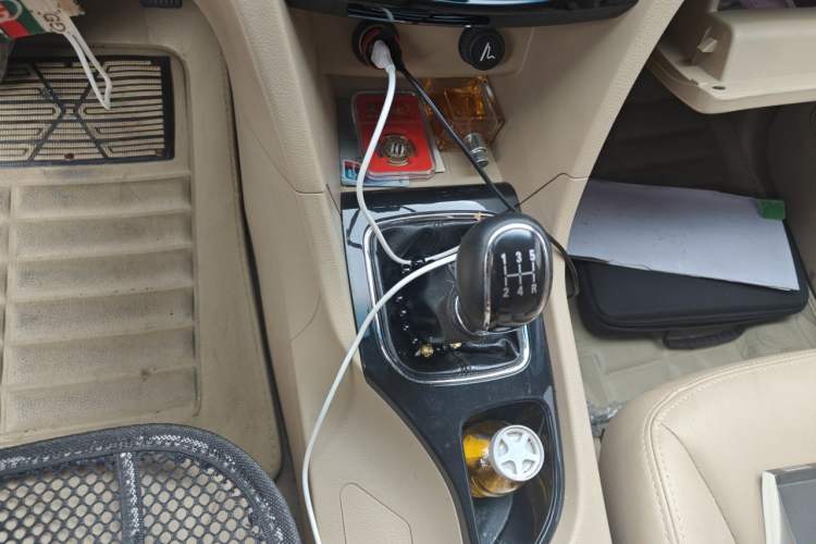 Used Baojun 730 2016 1.5L Manual Luxury Edition 7 Seats Gear Lever