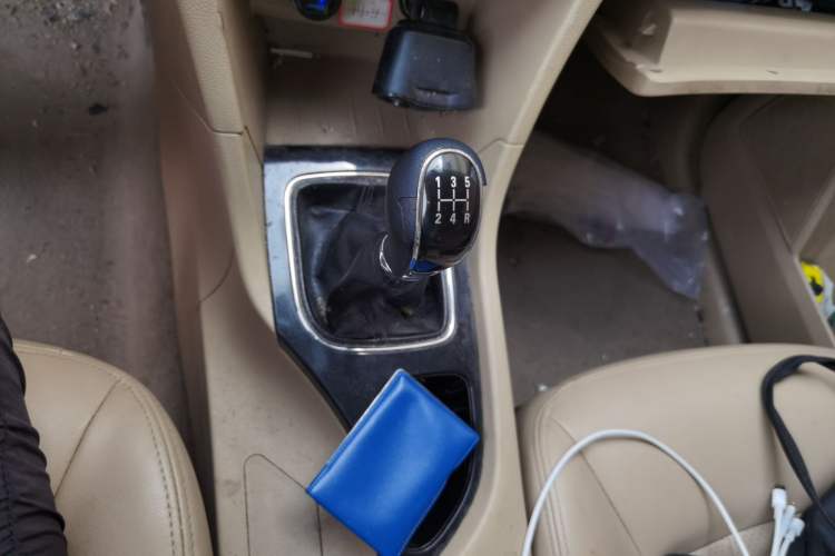 Used Baojun 730 2016 1.5L Manual Comfort Version 7 Seats China V Emission Standard Gear Lever