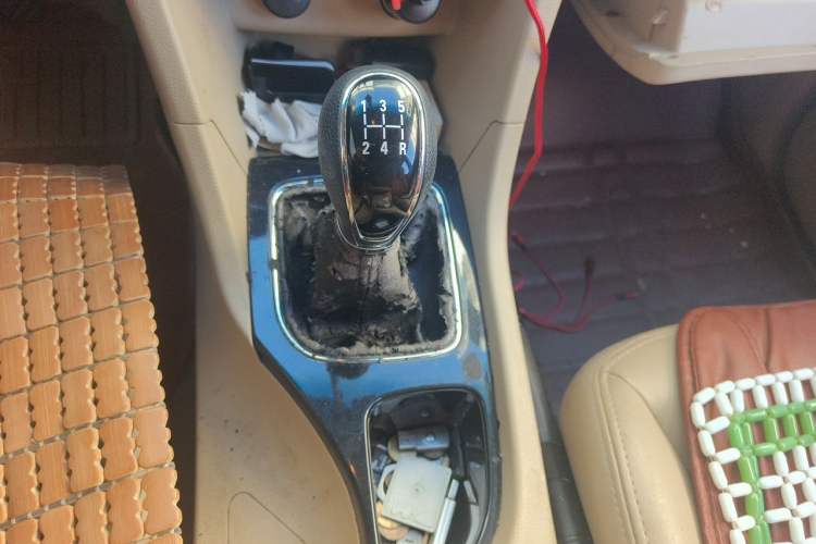 Used Baojun 730 2016 1.5L Manual Comfort Version 7 Seats China V Emission Standard Gear Lever