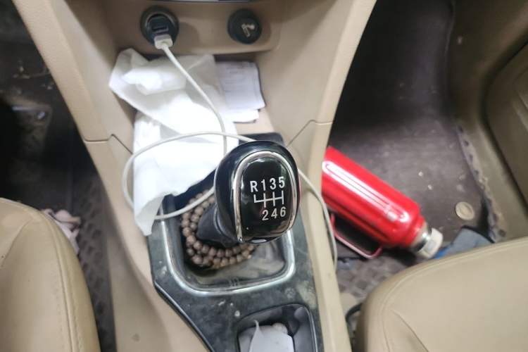 Used Baojun 730 2016 1.5T Manual Luxury Edition 7 Seats Gear Lever