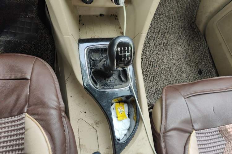 Used Baojun 730 2016 1.5T Manual Comfort Version 7 Seats Gear Lever
