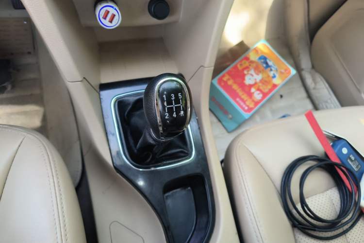 Used Baojun 730 2016 1.5L Manual Luxury Edition 7 Seats Gear Lever
