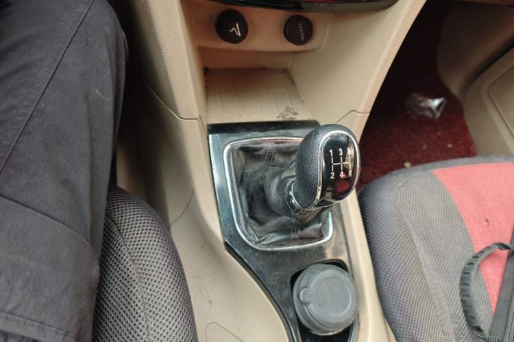 Used Baojun 730 2016 1.5L Manual Comfort Version 7 Seats China V Emission Standard Gear Lever