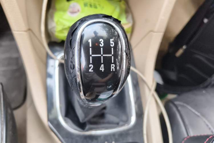 Used Baojun 730 2016 1.5L Manual Comfort Version 7 Seats China V Emission Standard Gear Lever