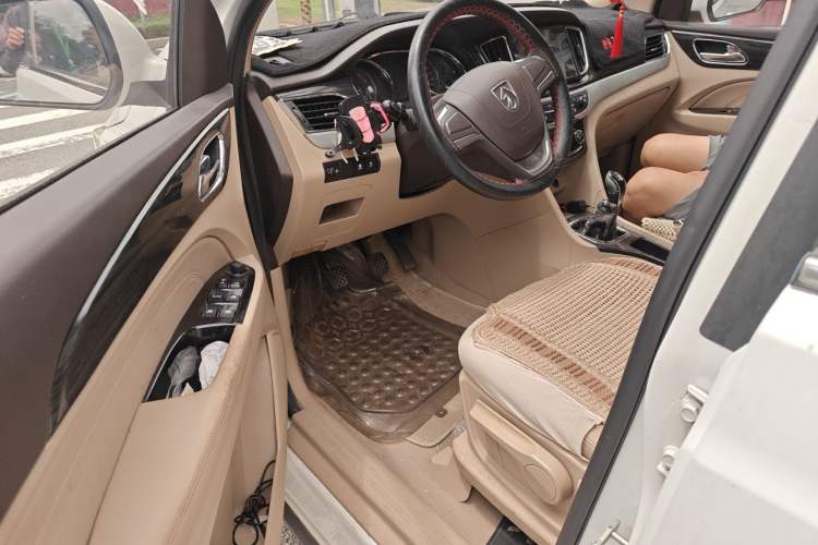 Used Baojun 730 2016 1.5L Manual Comfort Version 7 Seats China V Emission Standard Headliner