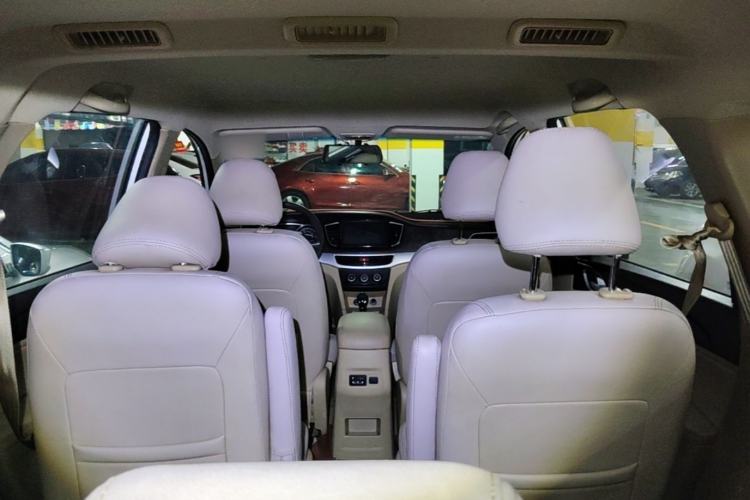 Used Baojun 730 2016 Revised 1.5L Manual Standard Version 7 Seats China V Emission Standard Headliner
