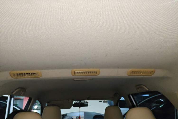 Used Baojun 730 2016 1.5T Manual Comfort Version 7 Seats Headliner
