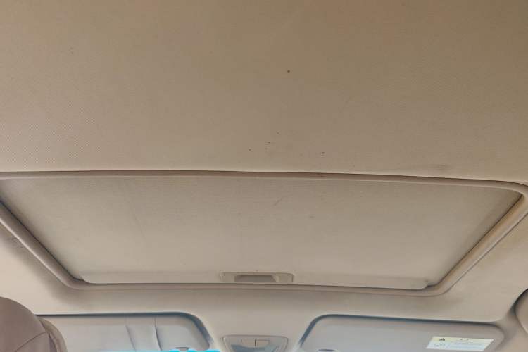 Used Baojun 730 2016 1.5T Manual Comfort Version 7 Seats Headliner