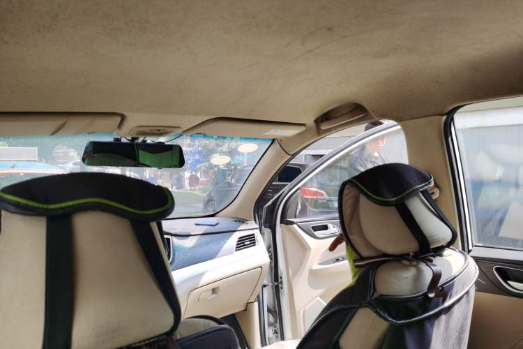 Used Baojun 730 2016 Revised 1.5L Manual Standard Version 7 Seats China V Emission Standard Headliner