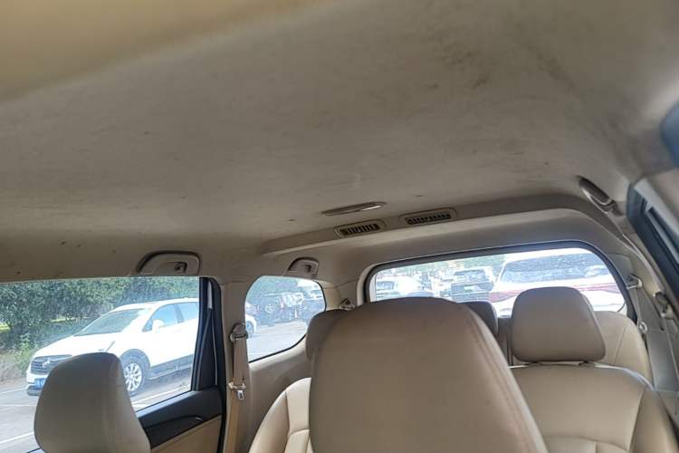 Used Baojun 730 2016 1.8L iAMT Comfort Version 7 Seats Headliner