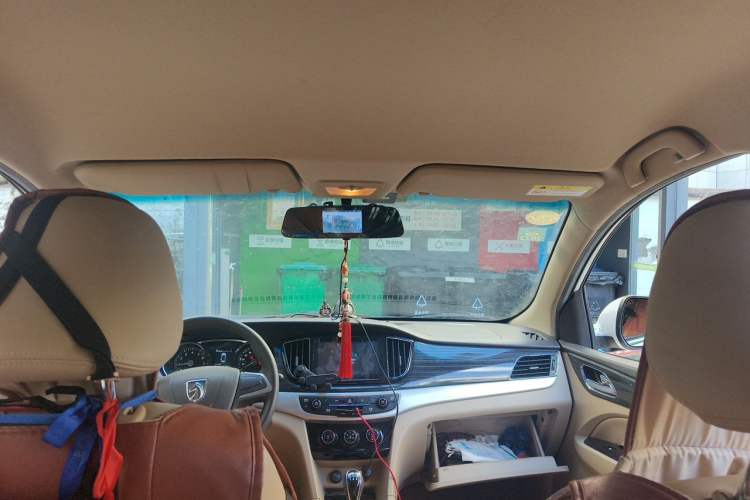 Used Baojun 730 2016 1.5L Manual Comfort Version 7 Seats China V Emission Standard Headliner