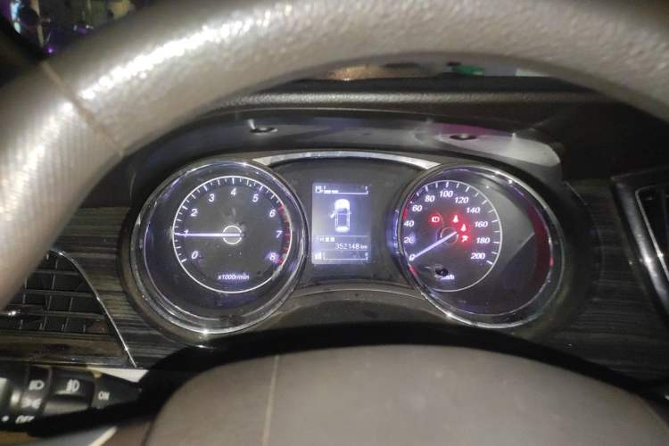Used Baojun 730 2016 1.5T Manual Comfort Version 7 Seats Instrument Cluster