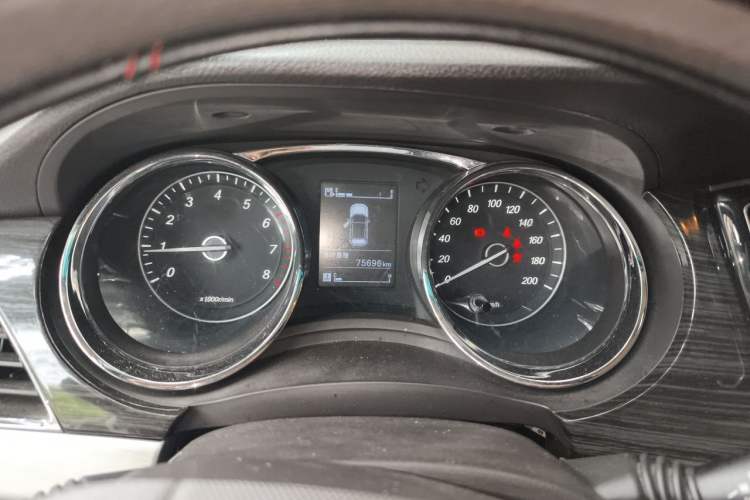 Used Baojun 730 2016 1.5T Manual Comfort Version 7 Seats Instrument Cluster