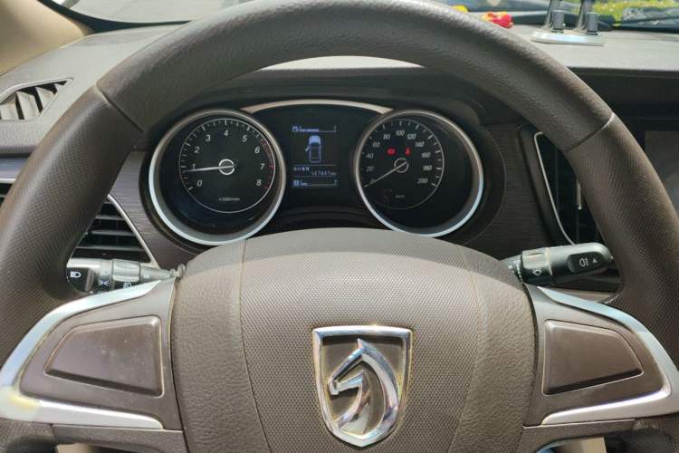 Used Baojun 730 2016 Revised 1.5L Manual Standard Version 7 Seats China V Emission Standard Instrument Cluster