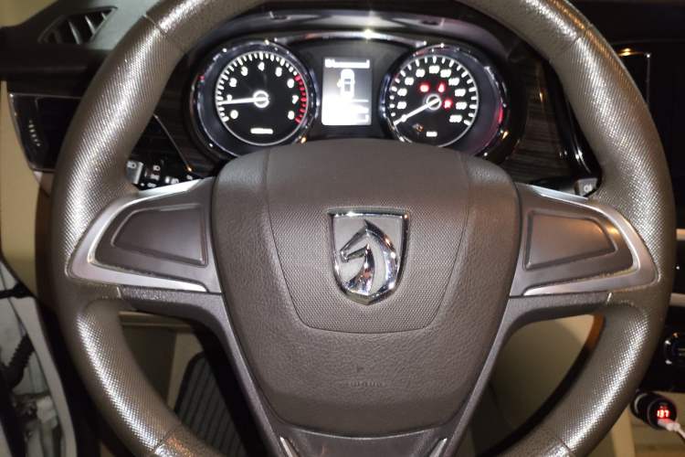 Used Baojun 730 2016 1.5T Manual Comfort Version 7 Seats Instrument Cluster