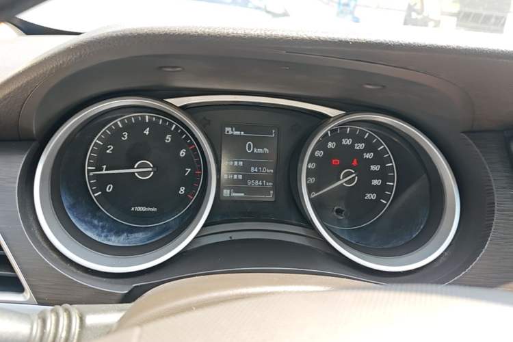 Used Baojun 730 2016 Revised 1.5L Manual Standard Version 7 Seats China V Emission Standard Instrument Cluster