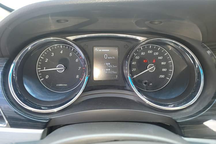 Used Baojun 730 2016 1.8L iAMT Comfort Version 7 Seats Instrument Cluster