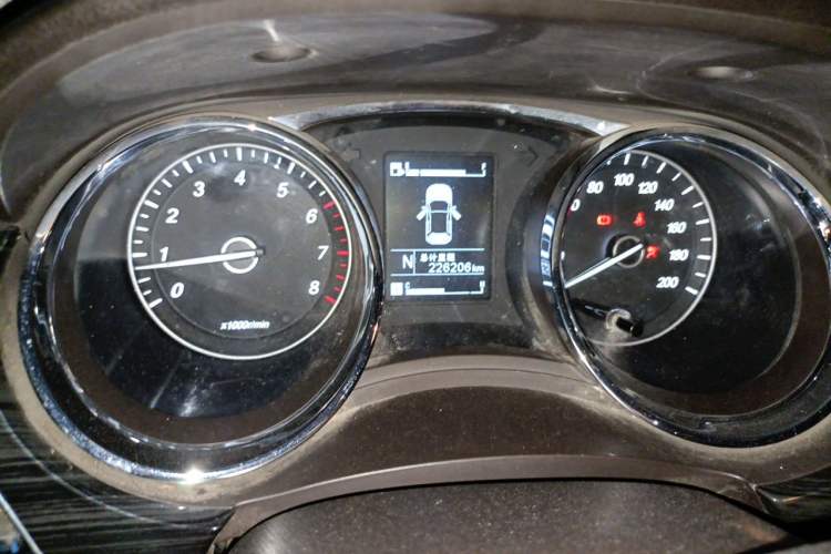 Used Baojun 730 2016 1.8L iAMT Luxury Model 7 Seats Instrument Cluster