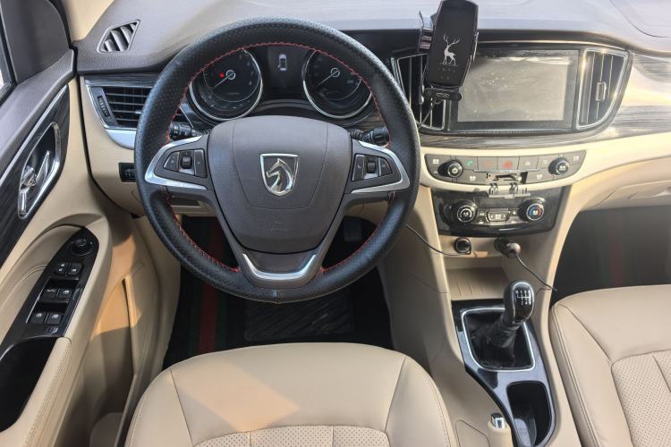 Used Baojun 730 2016 1.5T Manual Luxury Edition 7 Seats Interior 1