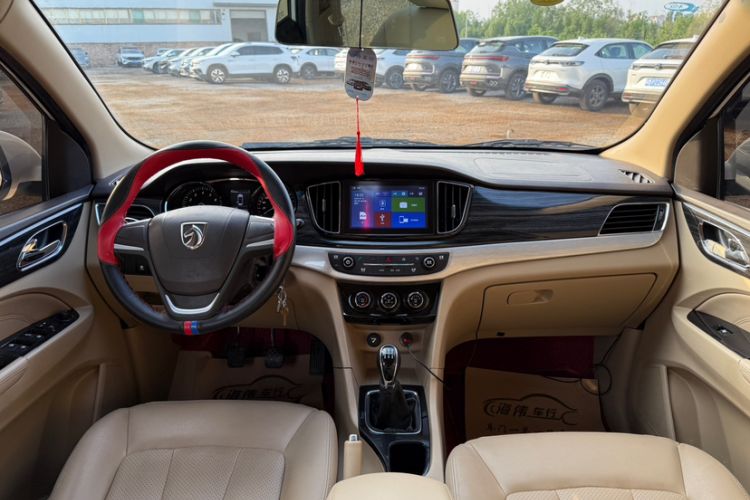 Used Baojun 730 2016 1.5L Manual Comfort Version 7 Seats China V Emission Standard Interior 1