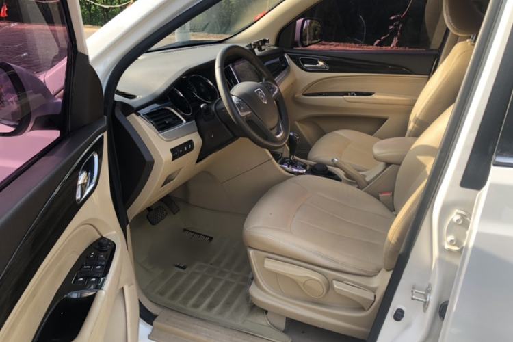 Used Baojun 730 2016 1.8L iAMT Luxury Model 7 Seats Interior 1