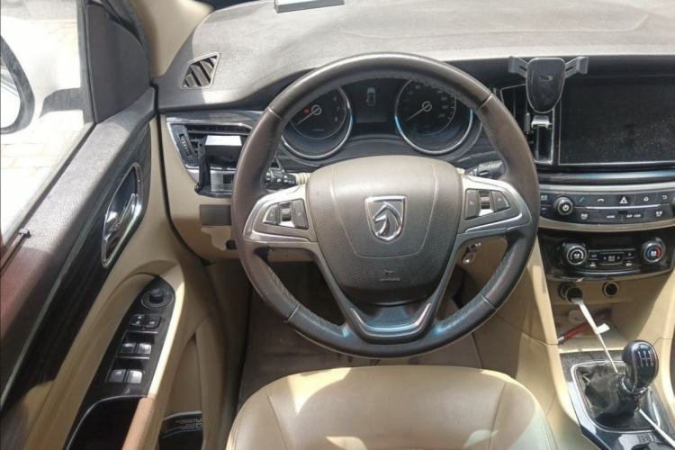 Used Baojun 730 2016 1.5L Manual Luxury Edition 7 Seats Interior 2