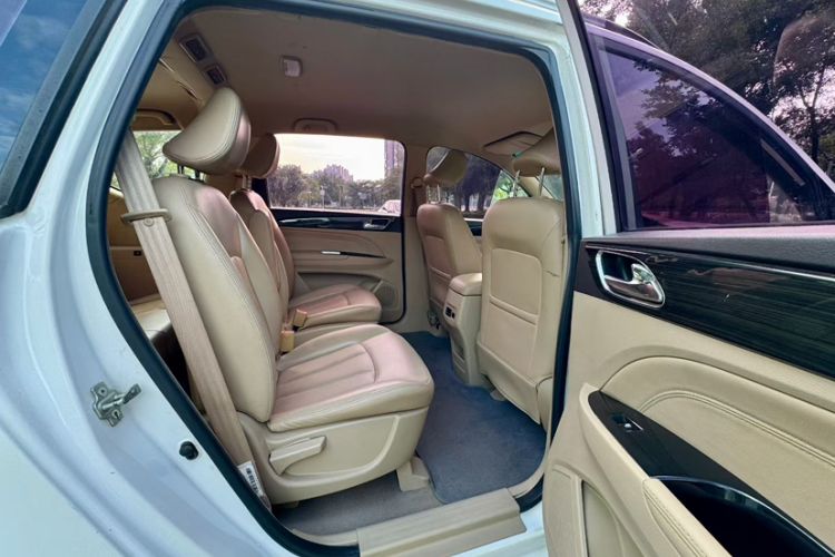 Used Baojun 730 2016 1.5L Manual Comfort Version 7 Seats China V Emission Standard Interior 2