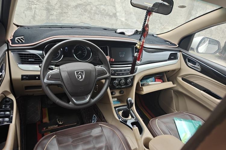 Used Baojun 730 2016 1.5L Manual Comfort Version 7 Seats China V Emission Standard Interior 2
