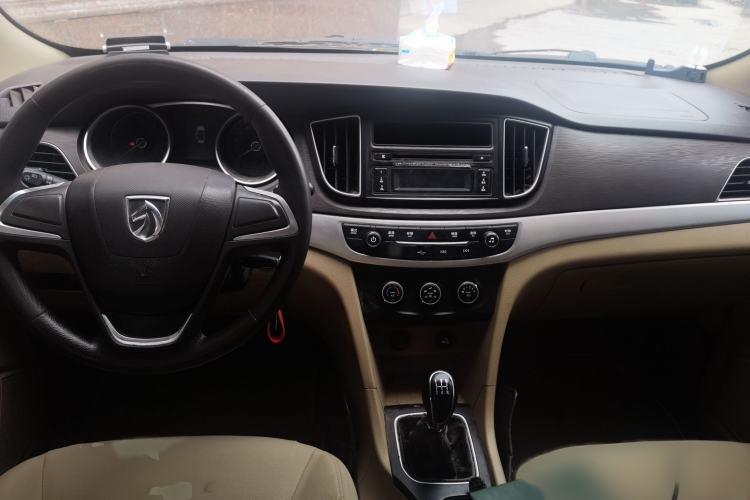 Used Baojun 730 2016 1.5L Manual Standard Version 7 Seats Interior 2