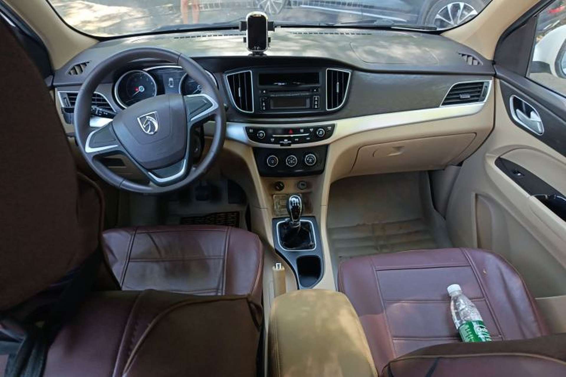 Used Baojun 730 2016 Revised Version 1.5L Manual Standard Model 5 Seats Interior 2