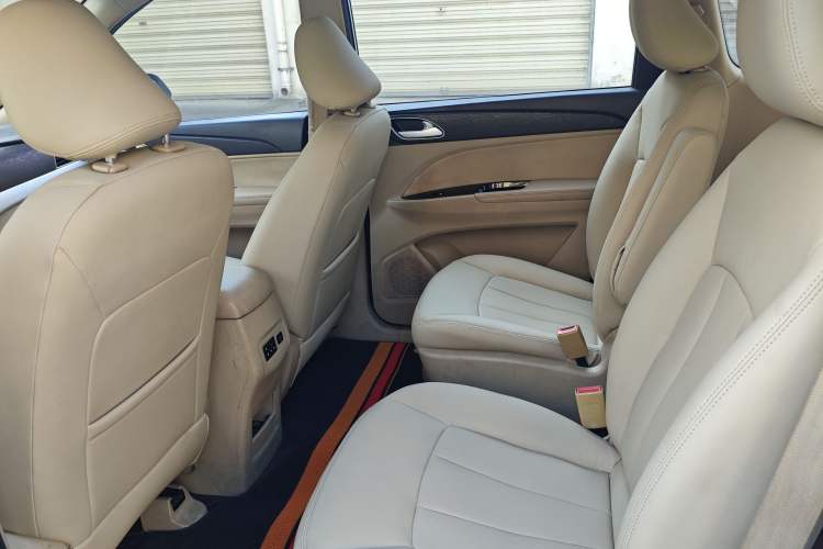 Used Baojun 730 2016 Revised 1.5L Manual Standard Version 7 Seats China V Emission Standard Interior 2