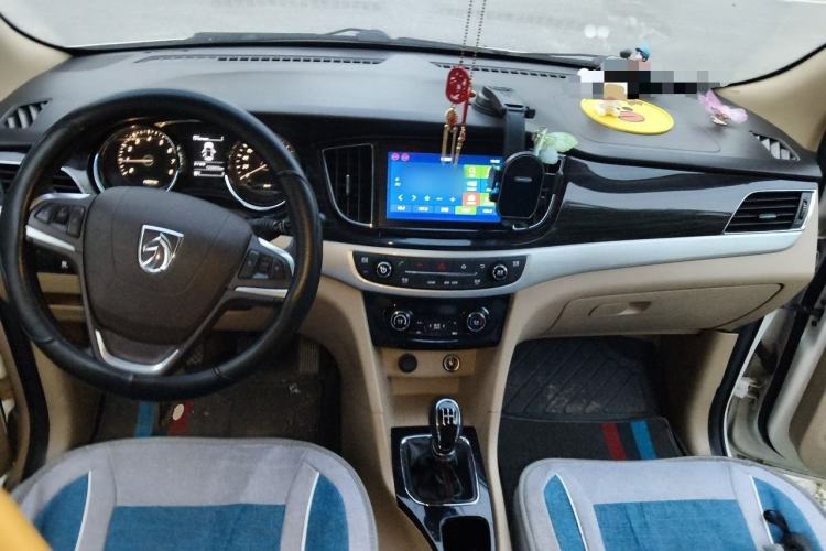 Used Baojun 730 2016 1.5L Manual Luxury Edition 7 Seats Interior 2