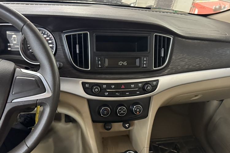 Used Baojun 730 2016 1.5L Manual Value Edition 7 Seats China V Emission Standard Interior 2