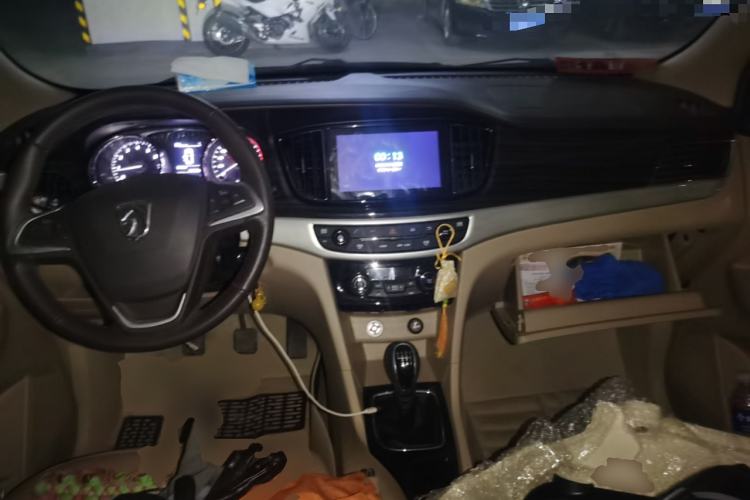 Used Baojun 730 2016 1.5T Manual Luxury Edition 7 Seats Interior 2