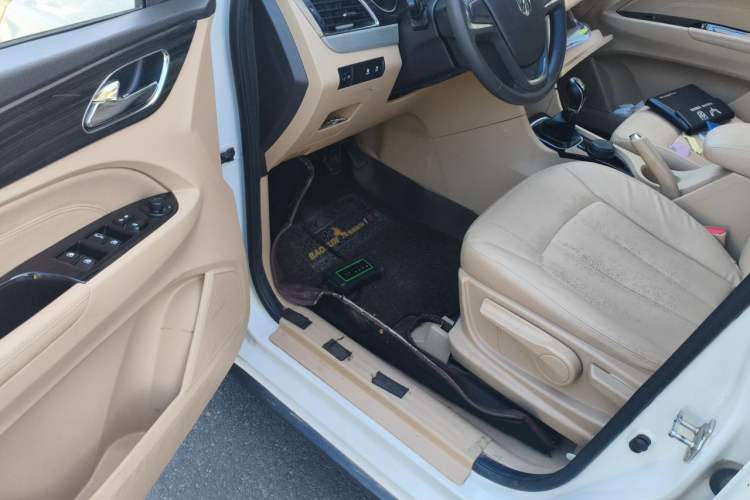 Used Baojun 730 2016 1.5L Manual Comfort Version 7 Seats China V Emission Standard Interior 3