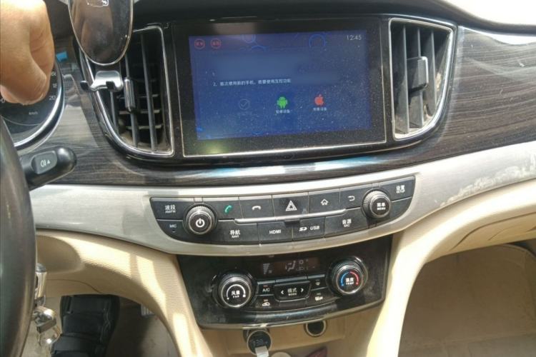 Used Baojun 730 2016 1.5L Manual Luxury Edition 7 Seats Interior 3