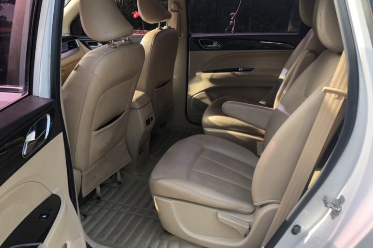 Used Baojun 730 2016 1.8L iAMT Luxury Model 7 Seats Interior 3
